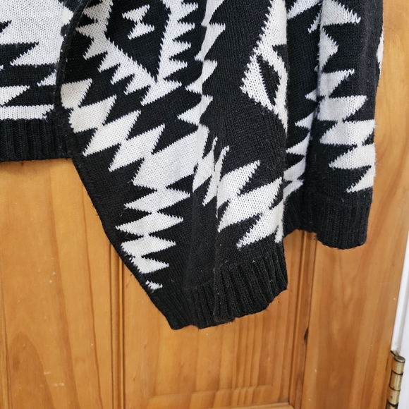 Studio 8 Women's Black And White Aztec Print Open Front Cardigan, Size S - Picture 8 of 11